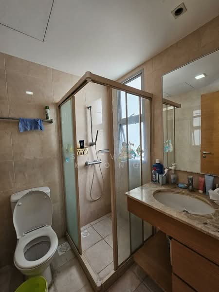 The Lakeshore, 31 Jurong West Street 41, 2 Bedrooms, 926 sqft, Condominium For Rent, by Steven Kwong, 500074004 - Bathroom - PropertyGuru.com.sg