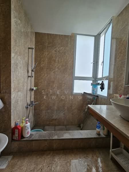 The Lakeshore, 31 Jurong West Street 41, 2 Bedrooms, 926 sqft, Condominium For Rent, by Steven Kwong, 500074004 - Bathroom - PropertyGuru.com.sg