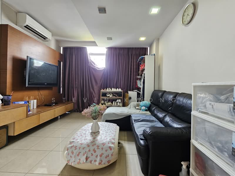 The Lakeshore, 31 Jurong West Street 41, 2 Bedrooms, 926 sqft, Condominium For Rent, by Steven Kwong, 500074004 - Living Room - PropertyGuru.com.sg