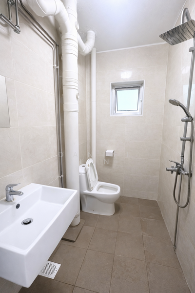 936 Jurong West Street 91 HDB Flat For Sale at S$ 428,000 | PropertyGuru Singapore - Bathroom