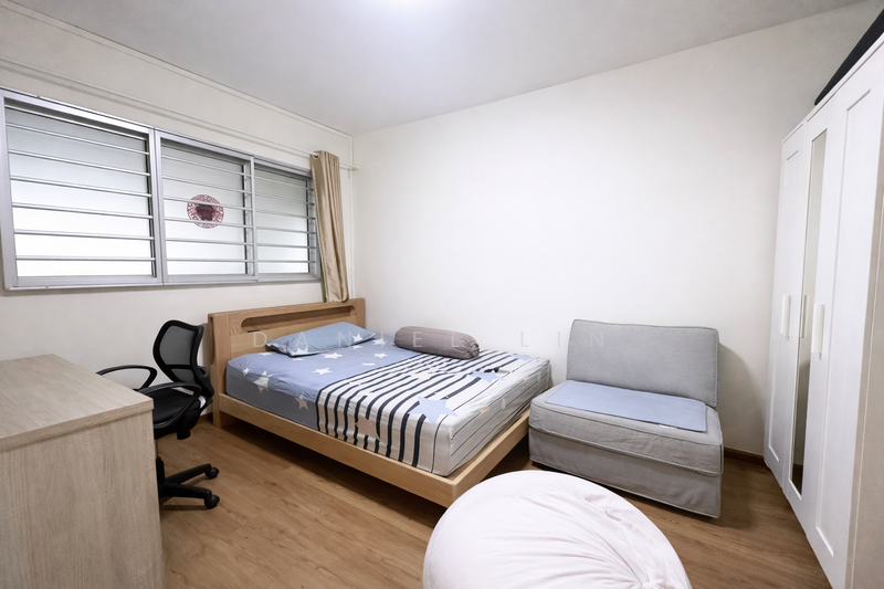 936 Jurong West Street 91 HDB Flat For Sale at S$ 428,000 | PropertyGuru Singapore - Bedroom
