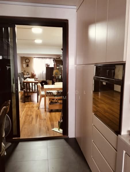 703 Yishun Avenue 5 HDB Flat For Sale at S$ 500,000 | PropertyGuru Singapore - Living Room