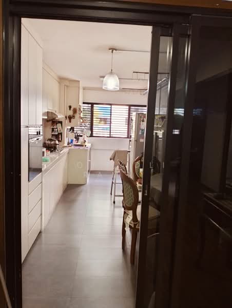 703 Yishun Avenue 5 HDB Flat For Sale at S$ 500,000 | PropertyGuru Singapore - Kitchen