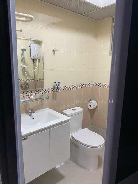 174A Hougang Avenue 1 HDB Flat For Sale at S$ 525,000 | PropertyGuru Singapore - Bathroom