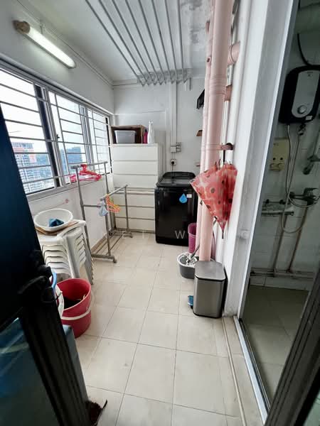 163 Gangsa Road HDB Flat For Sale at S$ 785,000 | PropertyGuru Singapore - Service yard
