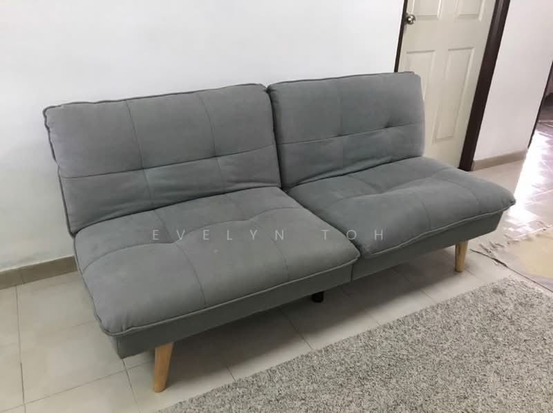 239 Bukit Batok East Avenue 5 HDB Flat For Sale at S$ 428,000 | PropertyGuru Singapore - Living Room