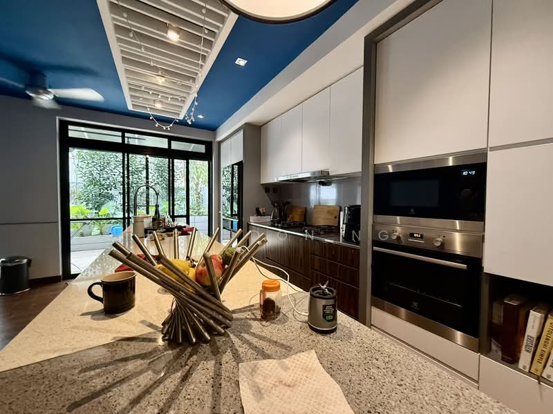 ⭐️⭐️LANDED7772 @ RENOVATED TERRACE NEAR PLMGS Terraced House For Sale at S$ 4,600,000 | PropertyGuru Singapore - Kitchen