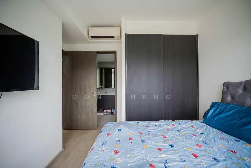 iNz Residence Condominium For Sale at S$ 1,328,888 | PropertyGuru Singapore - Master Bedroom