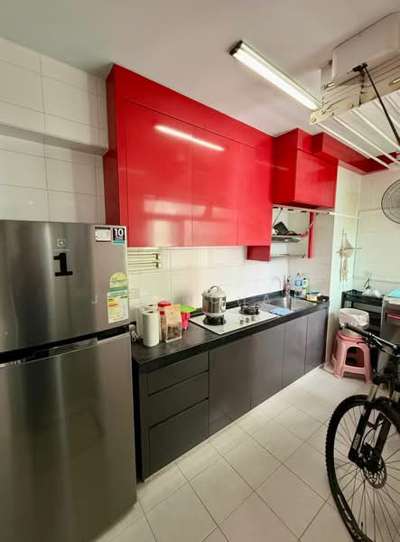 624C Punggol Central HDB Flat For Sale at S$ 398,000 | PropertyGuru Singapore - Kitchen