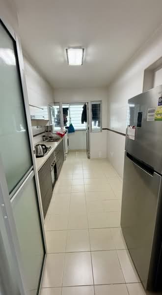 672D Edgefield Plains HDB Flat For Sale at S$ 698,000 | PropertyGuru Singapore - Kitchen