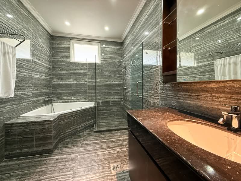 EXCLUSIVE! LOW$$$ STUNNING DETACHED FAMILY HOME IN QUIET CUL-DE SAC @ TREVOSE LOCALE! 1KM TO SCGS!, , 6 Bedrooms, 5,500 sqft, Detached House For Sale, by Shirley Ting, 500074060 - Bathroom - PropertyGuru.com.sg