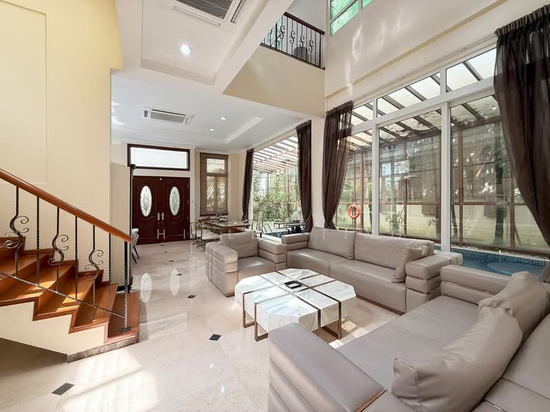 EXCLUSIVE! STUNNING DETACHED FAMILY HOME IN QUIET CUL-DE SAC @ TREVOSE LOCALE! 1KM TO SCGS! Detached House For Sale at S$ 17,000,000 | PropertyGuru Singapore - Living Room