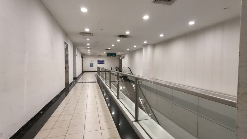 B1 Space at IMM Jurong East- Storage with ancillary office. Fitted w Aircon. Dual door access, 2 Jurong East Street 21, Boon Lay / Jurong / Tuas, 5,210 sqft, Light Industrial (B1) For Rent, by Jasmine Chong, 500074061 - Corridor - CommercialGuru.com.sg
