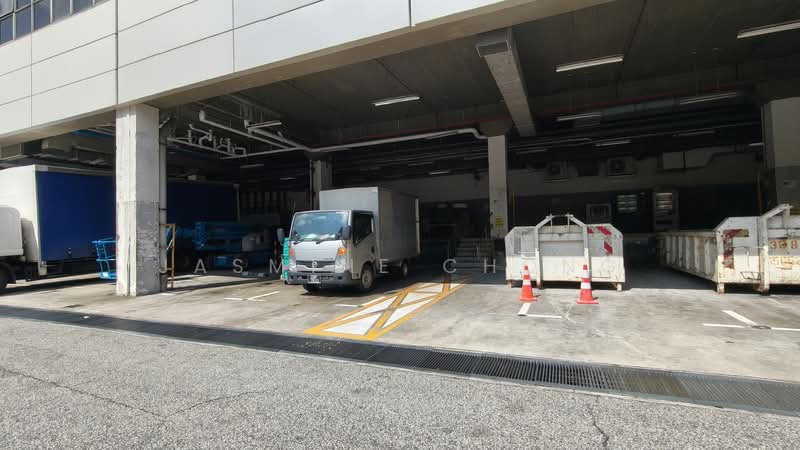 B1 Space at IMM Jurong East- Storage with ancillary office. Fitted w Aircon. Dual door access, 2 Jurong East Street 21, Boon Lay / Jurong / Tuas, 5,210 sqft, Light Industrial (B1) For Rent, by Jasmine Chong, 500074061 - Exterior - CommercialGuru.com.sg