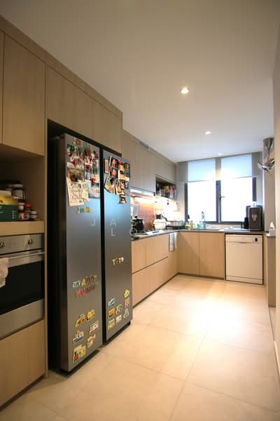 The Waterina Apartment For Sale at S$ 2,350,000 | PropertyGuru Singapore - Kitchen