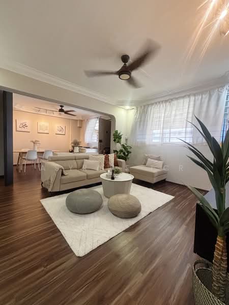 472 Pasir Ris Drive 6 HDB Flat For Sale at S$ 658,888 | PropertyGuru Singapore - Living Room
