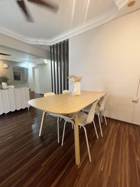 472 Pasir Ris Drive 6 HDB Flat For Sale at S$ 658,888 | PropertyGuru Singapore - Dining Room