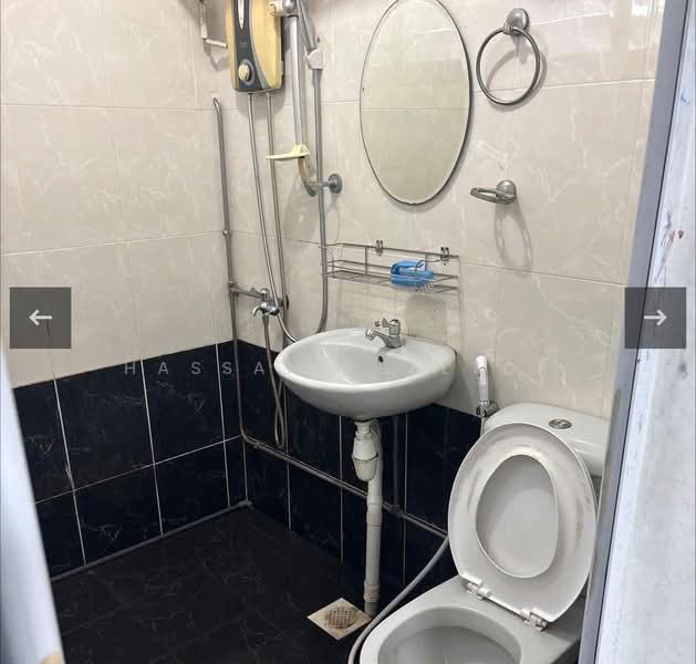326 Jurong East Street 31, 326 Jurong East Street 31, 2 Bedrooms, 796 sqft, HDB Flat For Rent, by Hassan Realtor, 500074078 - Bathroom - PropertyGuru.com.sg