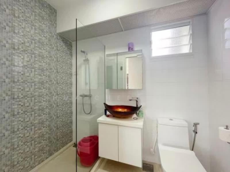 662C Edgedale Plains, 662C Edgedale Plains, 3 Bedrooms, 1,206 sqft, HDB Flat For Rent, by Chua Chee Seng, 500074112 - Bathroom - PropertyGuru.com.sg