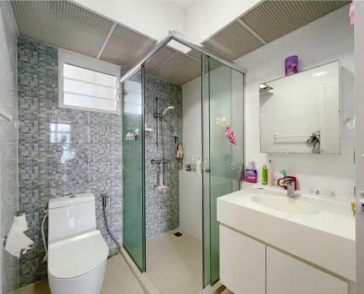 662C Edgedale Plains, 662C Edgedale Plains, 3 Bedrooms, 1,206 sqft, HDB Flat For Rent, by Chua Chee Seng, 500074112 - Bathroom - PropertyGuru.com.sg