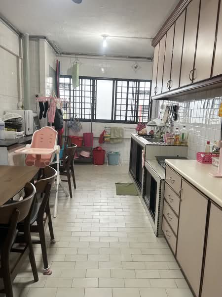 151 Yishun Street 11 HDB Flat For Sale at S$ 450,000 | PropertyGuru Singapore - Kitchen
