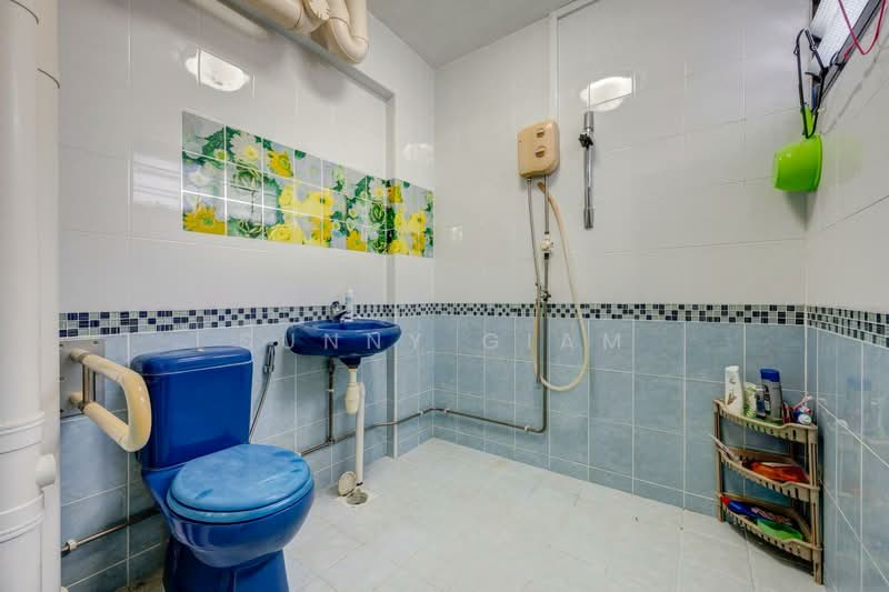605 Bedok Reservoir Road HDB Flat For Sale at S$ 700,000 | PropertyGuru Singapore - Bathroom