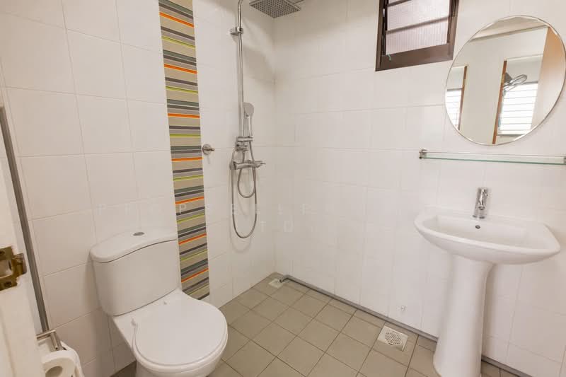 549A Segar Road HDB Flat For Sale at S$ 600,000 | PropertyGuru Singapore - Bathroom