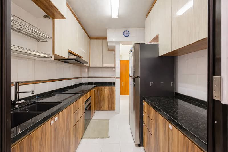 549A Segar Road HDB Flat For Sale at S$ 600,000 | PropertyGuru Singapore - Kitchen