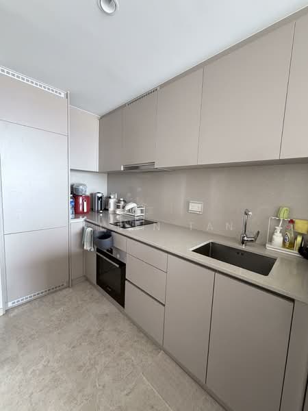 Seaside Residences Condominium For Sale at S$ 1,650,000 | PropertyGuru Singapore - Kitchen