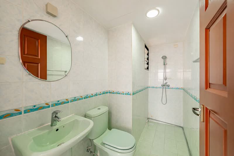 145 Lorong 2 Toa Payoh HDB Flat For Sale at S$ 1,061,000 | PropertyGuru Singapore - Bathroom