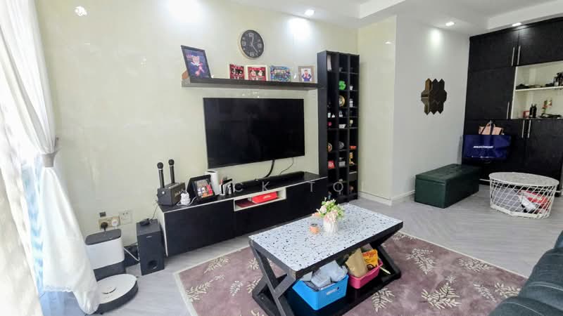 476 Segar Road HDB Flat For Sale at S$ 545,000 | PropertyGuru Singapore - Living Room