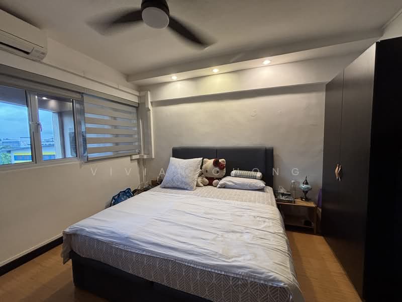 512 Bukit Batok Street 52 HDB Flat For Sale at S$ 860,000 | PropertyGuru Singapore - Bedroom