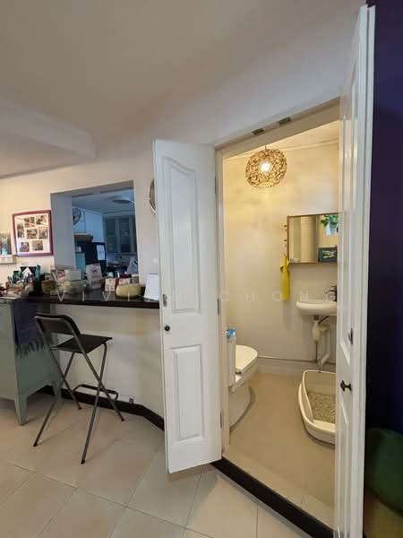 512 Bukit Batok Street 52 HDB Flat For Sale at S$ 860,000 | PropertyGuru Singapore - Bathroom