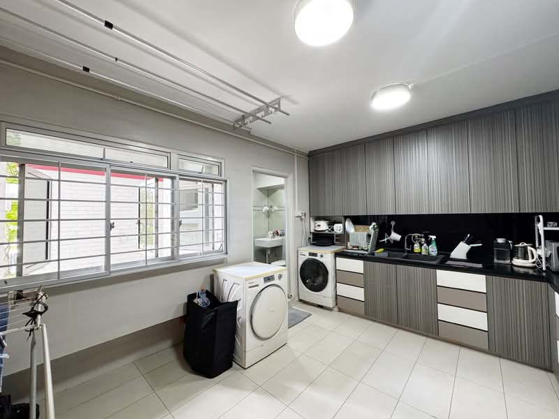 210 Pasir Ris Street 21 HDB Flat For Sale at S$ 850,000 | PropertyGuru Singapore - Kitchen