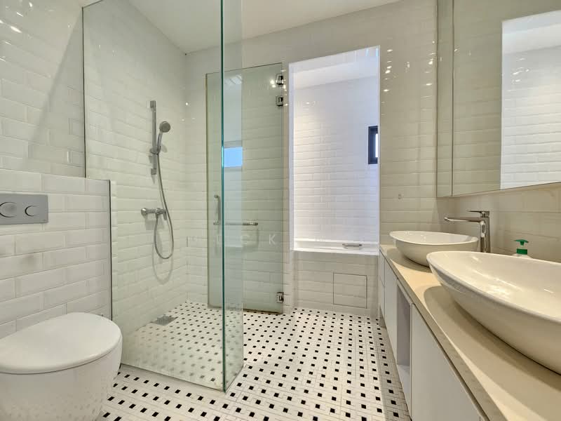 Berwick Drive Corner Terrace For Sale at S$ 7,570,200 | PropertyGuru Singapore - 2nd Floor Master Bathroom