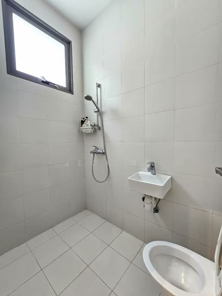 Berwick Drive Corner Terrace For Sale at S$ 7,570,200 | PropertyGuru Singapore - 1st Floor Helper Bathroom