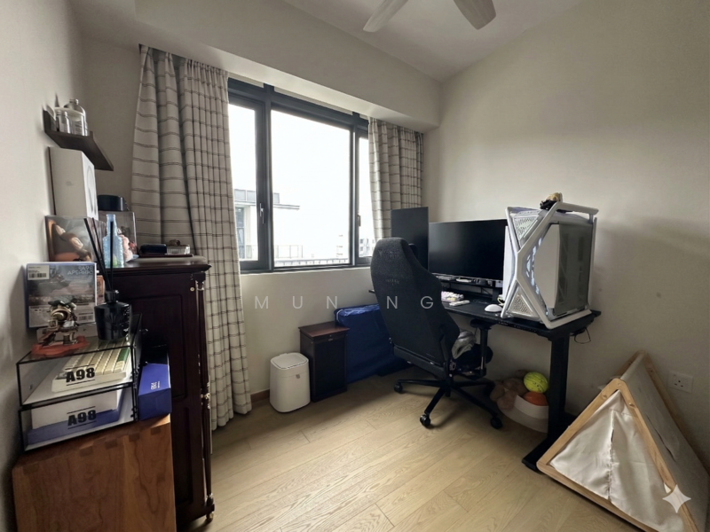 The Florence Residences Condominium For Sale at S$ 1,550,000 | PropertyGuru Singapore - Common Bedroom