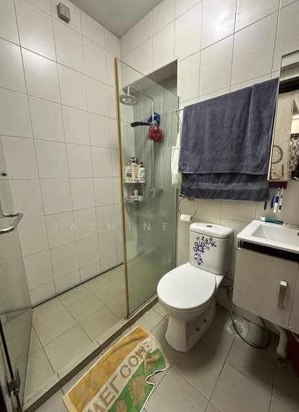56 Teban Gardens Road HDB Flat For Sale at S$ 730,000 | PropertyGuru Singapore - Bathroom