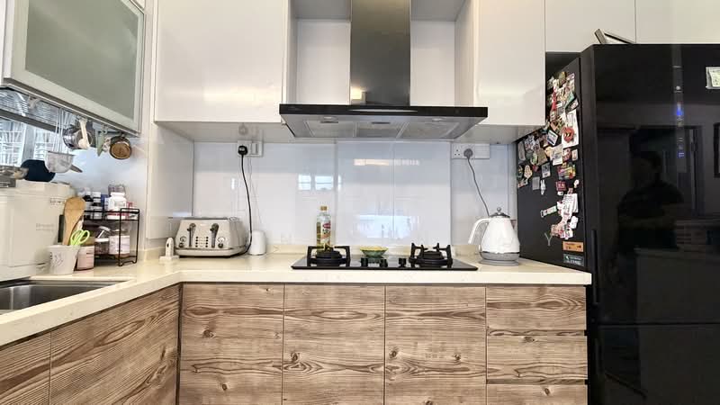 5 Ghim Moh Road HDB Flat For Sale at S$ 418,000 | PropertyGuru Singapore - Kitchen
