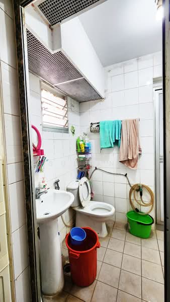 209C Punggol Place HDB Flat For Sale at S$ 380,000 | PropertyGuru Singapore - Bathroom