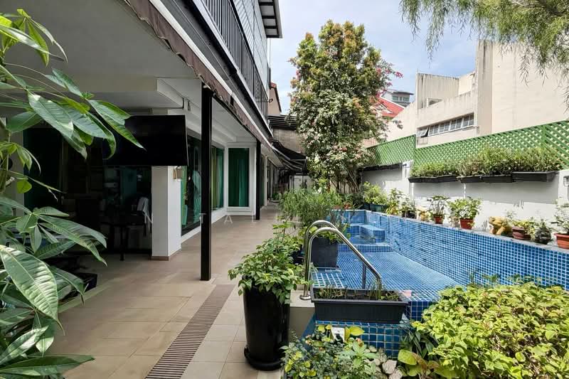BEGONIA DRIVE Semi-Detached House For Sale at S$ 7,800,000 | PropertyGuru Singapore - Outdoor pool