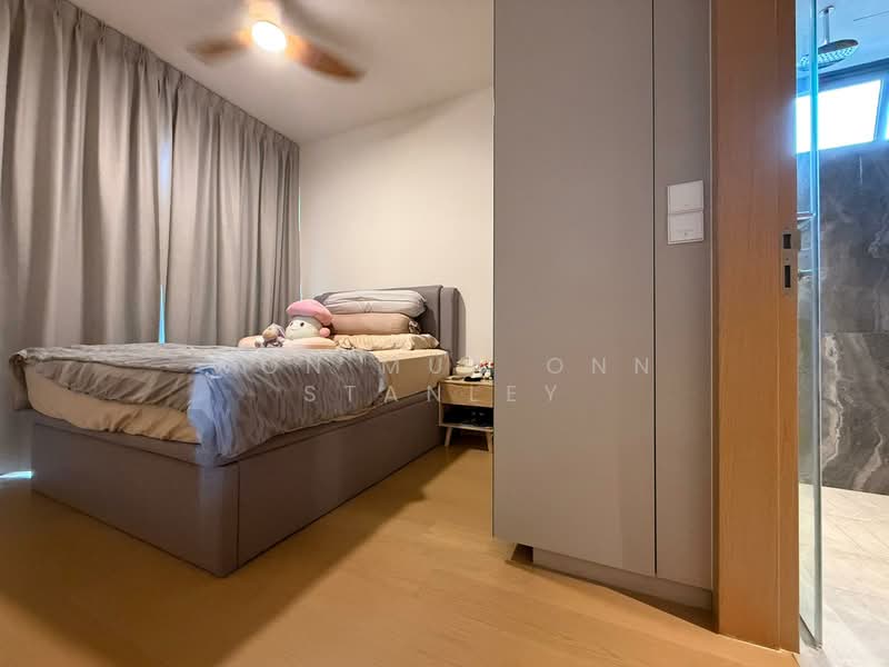 Midwood Condominium For Sale at S$ 1,620,000 | PropertyGuru Singapore - Bedroom