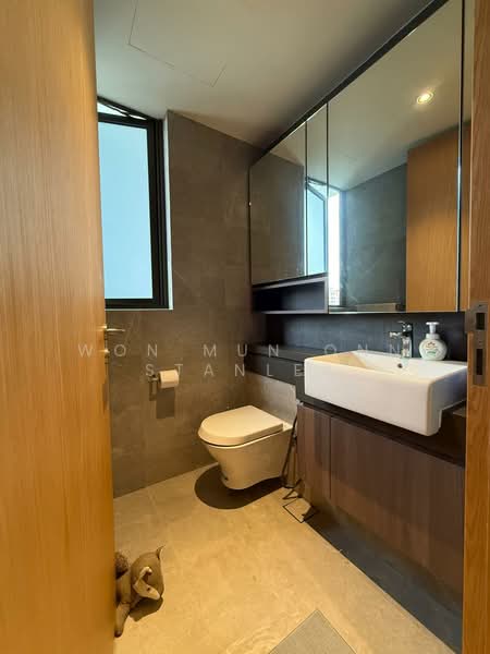 Midwood Condominium For Sale at S$ 1,620,000 | PropertyGuru Singapore - Bathroom