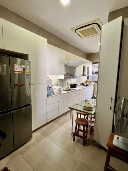 Holland grove Semi-Detached House For Sale at S$ 12,000,000 | PropertyGuru Singapore - Kitchen