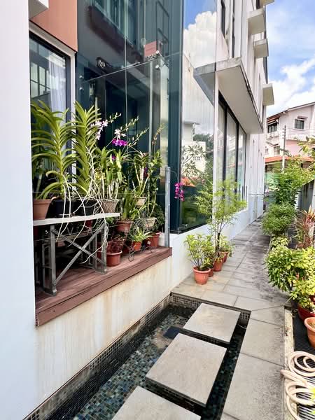 Holland grove Semi-Detached House For Sale at S$ 12,000,000 | PropertyGuru Singapore - Exterior