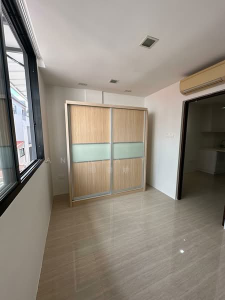 Inter terrace at Carlisle Road Terraced House For Sale at S$ 6,500,000 | PropertyGuru Singapore - Interior