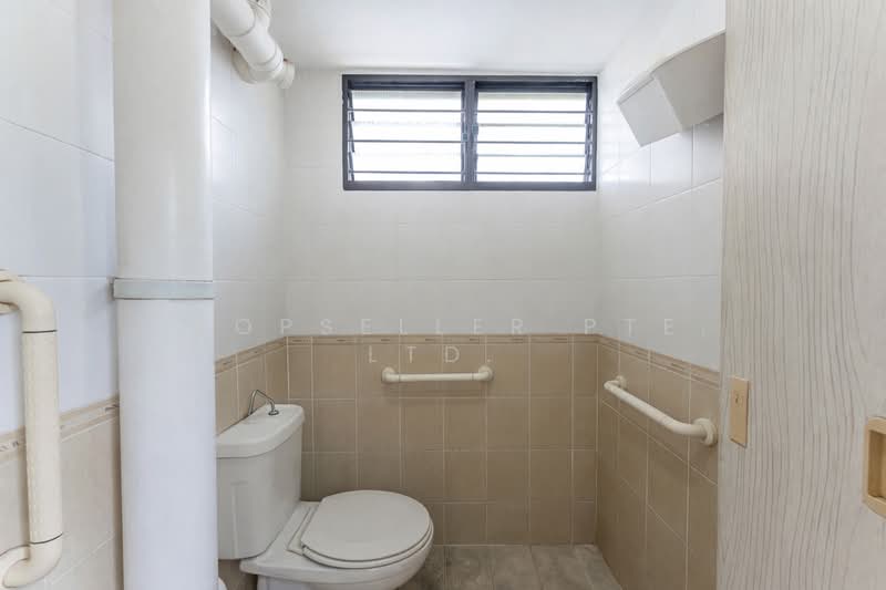 121 Bedok North Road HDB Flat For Sale at S$ 520,000 | PropertyGuru Singapore - Bathroom