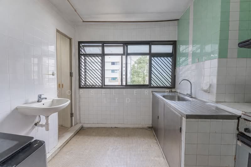 121 Bedok North Road HDB Flat For Sale at S$ 520,000 | PropertyGuru Singapore - Kitchen