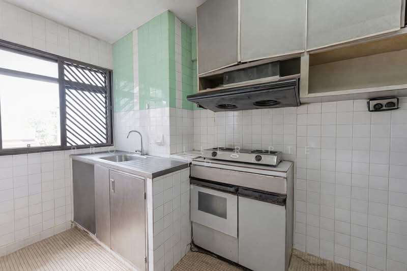 121 Bedok North Road HDB Flat For Sale at S$ 520,000 | PropertyGuru Singapore - Kitchen