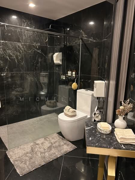 Yew Mei Green Condominium For Sale at S$ 1,750,000 | PropertyGuru Singapore - Bathroom
